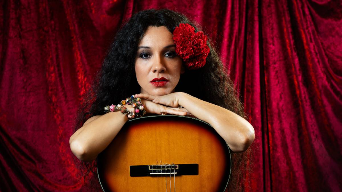 Nascida em Manaus e radicada na Bahia, a jovem artista foi selecionada por meio de audições realizadas em Salvador, uma iniciativa dos diretores da montagem.