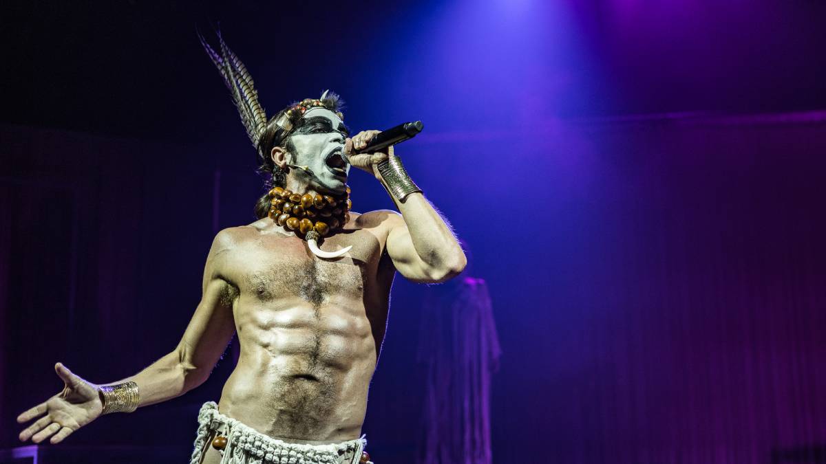 Premiado, o espetáculo nacional celebra a trajetória de um dos artistas mais singulares da música brasileira e reafirma seu impacto cultural, artístico e político.