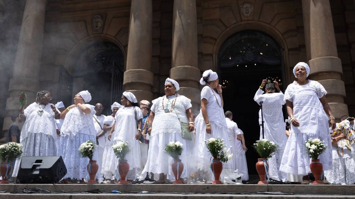 Lavagem da Escadaria é uma celebração cultural que dialoga com as tradicionais lavagens que ocorrem na Bahia. Foto: Fernanda Stavich