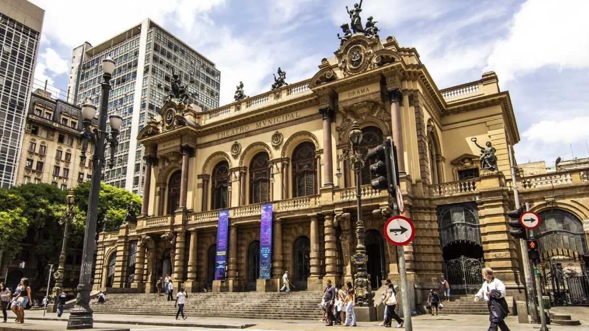 Os ingressos para a noite de música variam de R a R0 (inteira). O concerto no Theatro Municipal tem classificação livre para todos os públicos e duração de 75 minutos.