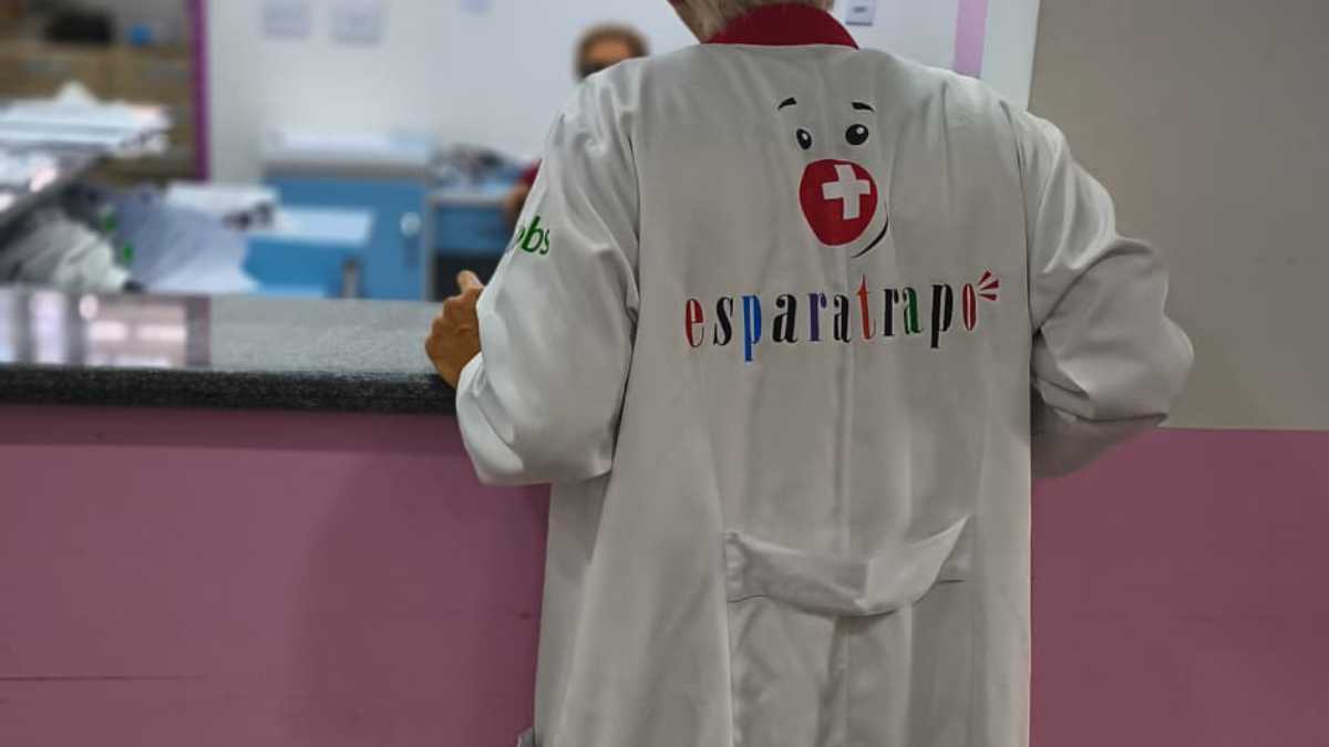 Esparatrapo, grupo de palhaçaria que atua levando arte, afeto e acolhimento aos corredores e salas de hospitais, prepara mais uma edição do Esparafolia.