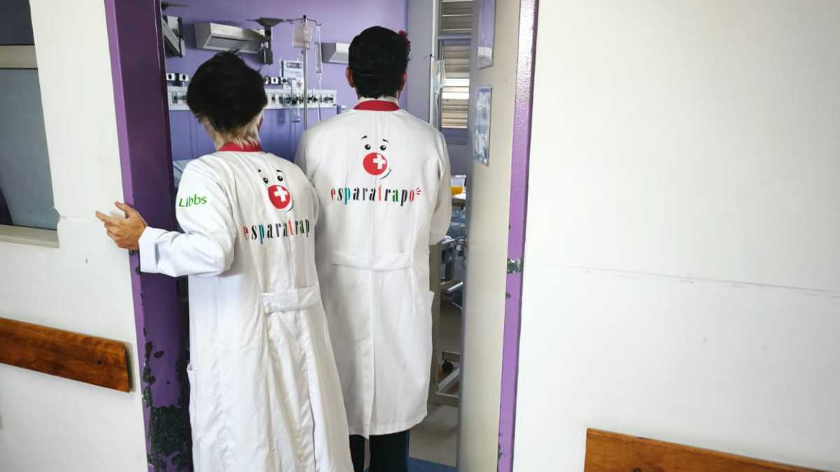 Proposta do grupo é levar a alegria do carnaval de forma lúdica, sensível e humanizada, transformando o ambiente hospitalar em um espaço de leveza. Fotos: Divulgação