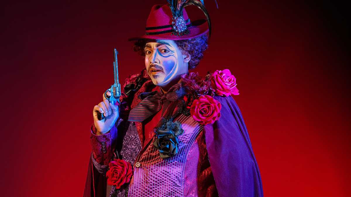 Vivendo o personagem Barrabás em 'Ópera do Malandro', o ator Isaac Belfort celebra um novo momento em sua carreira profissional.