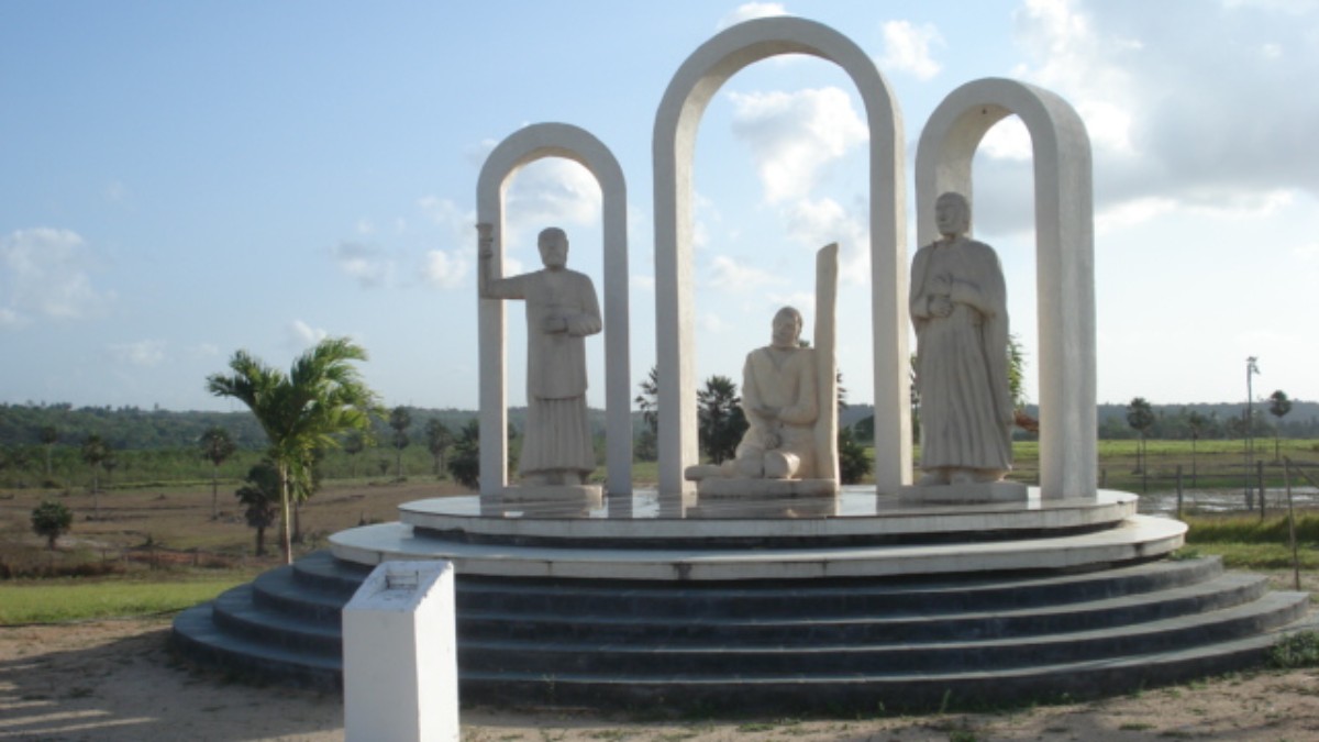 Grande parte da movimentação turística gira em torno dos Monumentos aos Mártires de Cunhaú e Uruaçu (Foto: Carla Salgueiro/Wikimedia Commons)