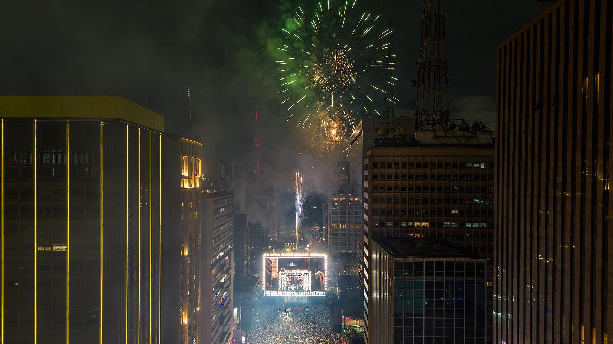 Queima de fogos silenciosos ilumina a Avenida Paulista durante a virada do ano na capital paulista | Divulgação/Secom