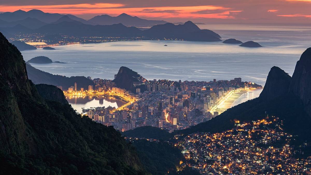 Já a capital fluminense recebeu o nome de Rio de Janeiro porque os exploradores portugueses, ao chegarem em janeiro de 1502, acreditavam que a Baía de Guanabara era a foz de um rio (Foto: Donatas Dabravolskas/Wikimedia Commons)