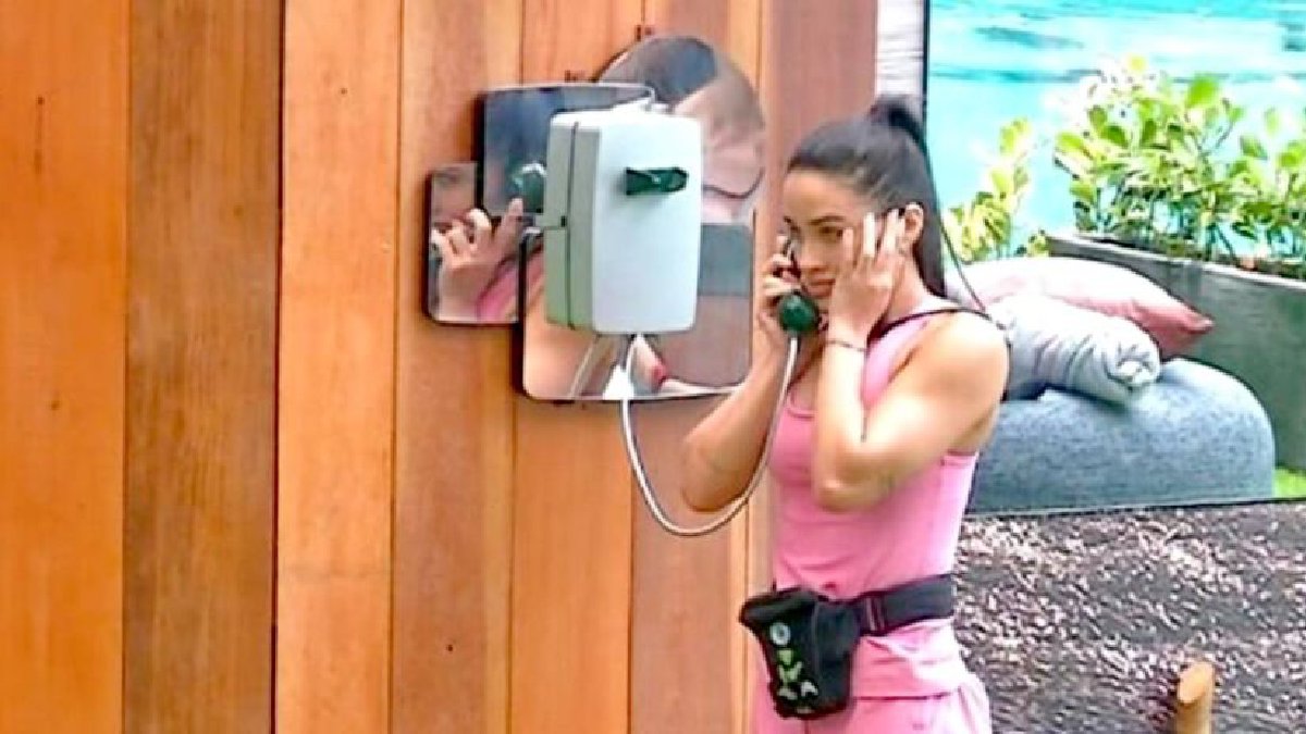 Antes de entrar na casa, os participantes assinam um documento chamado Termo de Confidencialidade; esse contrato garante a proteção das informações internas do programa (Foto: Reprodução/Gshow)