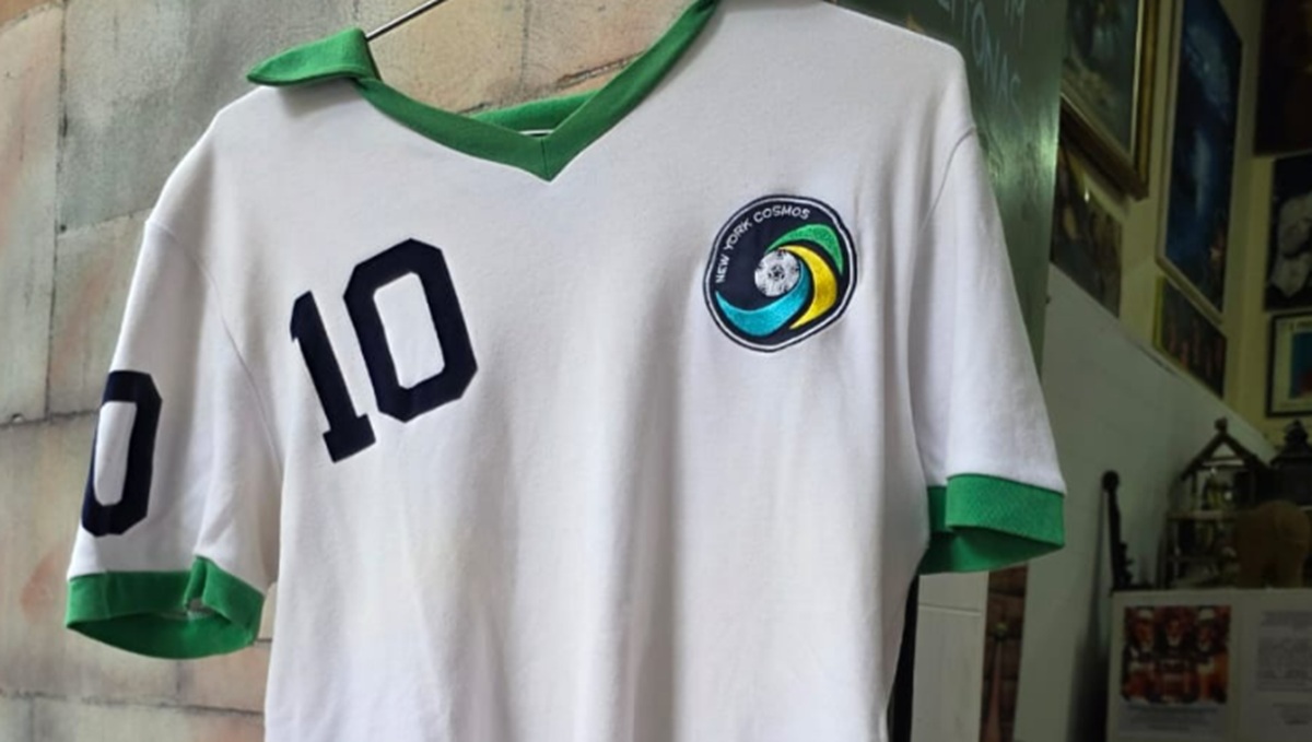 Relançamento do New York Cosmos feito pela Umbro Brasil em referência ao traje usado pelo Rei em 1976/Reprodução