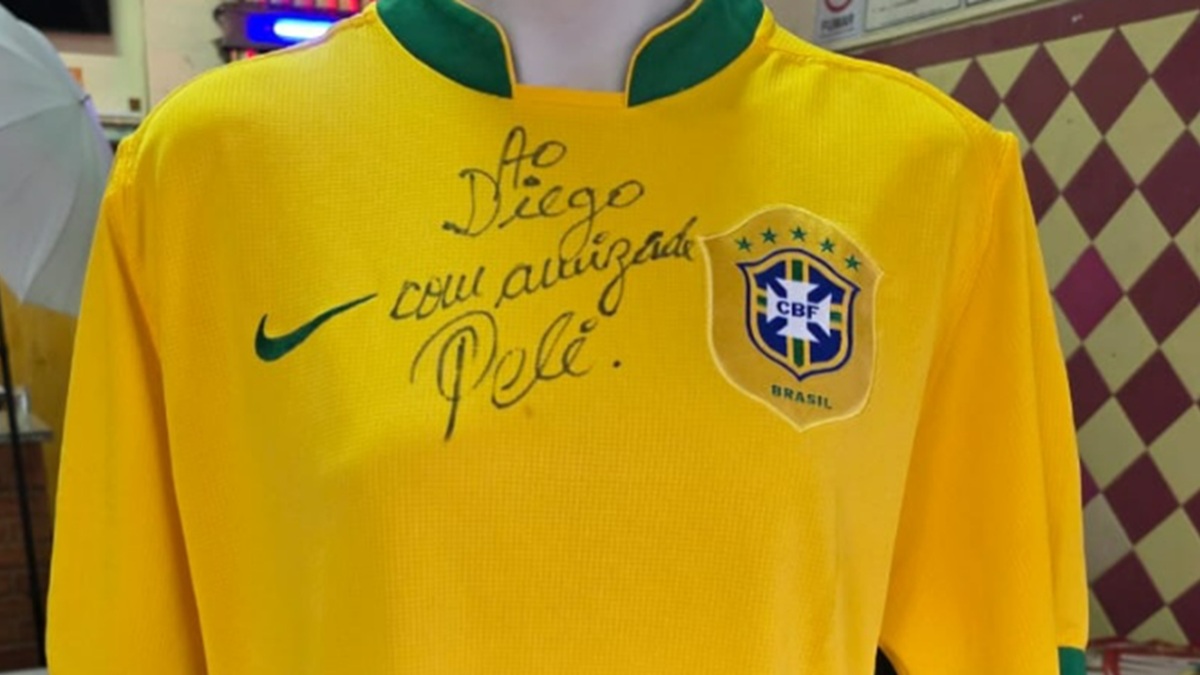 Camisa da Copa de 2026 com autógrafo de Pelé/Reprodução