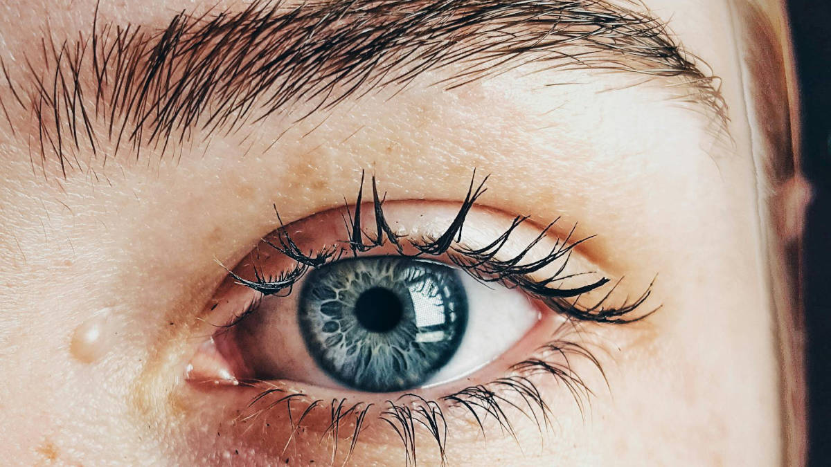 Essa alteração faz com que a visão fique embaçada, com perda de nitidez e, em alguns casos, visão dupla. Foto: Pexels