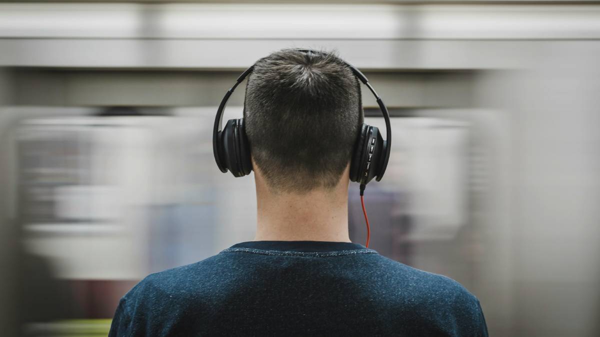 Os headphones são conhecidos pela qualidade do audio e o cancelamento de ruído (Foto: Freepik)