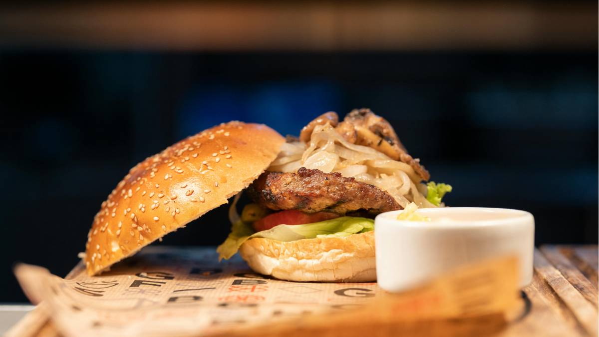 Hambúrgueres caseiros de verdade, feitos com produtos simples, frescos e cheios de sabor
