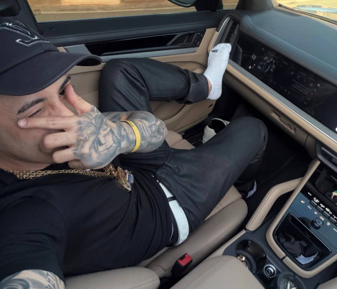 Além do MC, que dirigia um carro esportivo avaliado em mais de R$ 1 milhão, uma mulher estava no banco do passageiro - Reprodução/Instagram