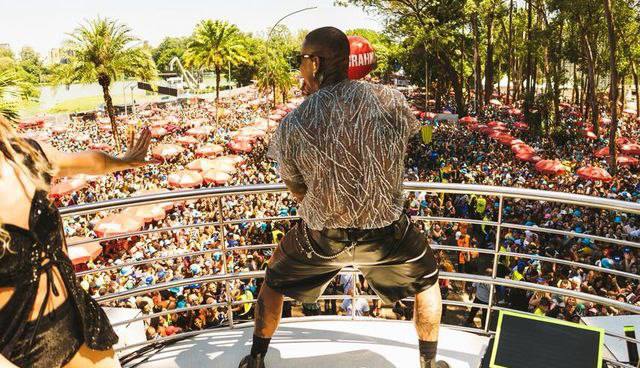 Léo Santana leva seus maiores hits para agitar o carnaval paulista/ Divulgação/Alef Fera