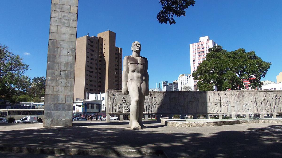 Curitiba costuma aparecer entre as capitais mais bem avaliadas do País graças à modernidade e ao planejamento urbano consistente (Foto: Neusinha35/Wikimedia Commons)