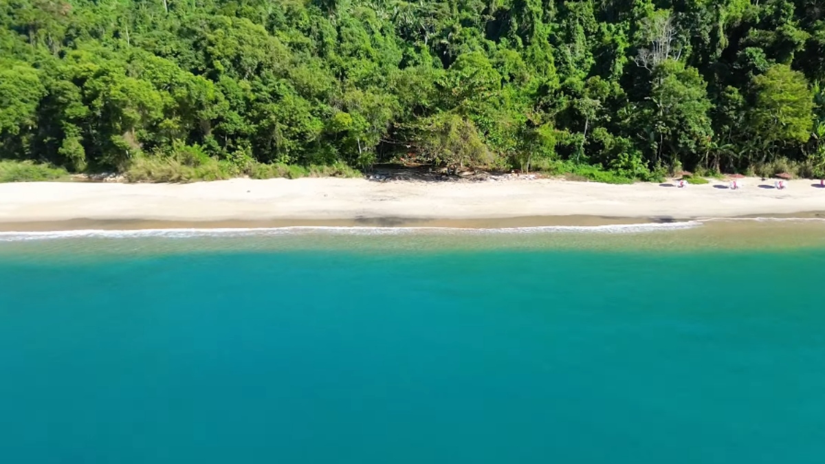 A Praia do Laboratório, também chamada de 'Praia Secreta', fica a cerca de 43 km do centro de Angra dos Reis.