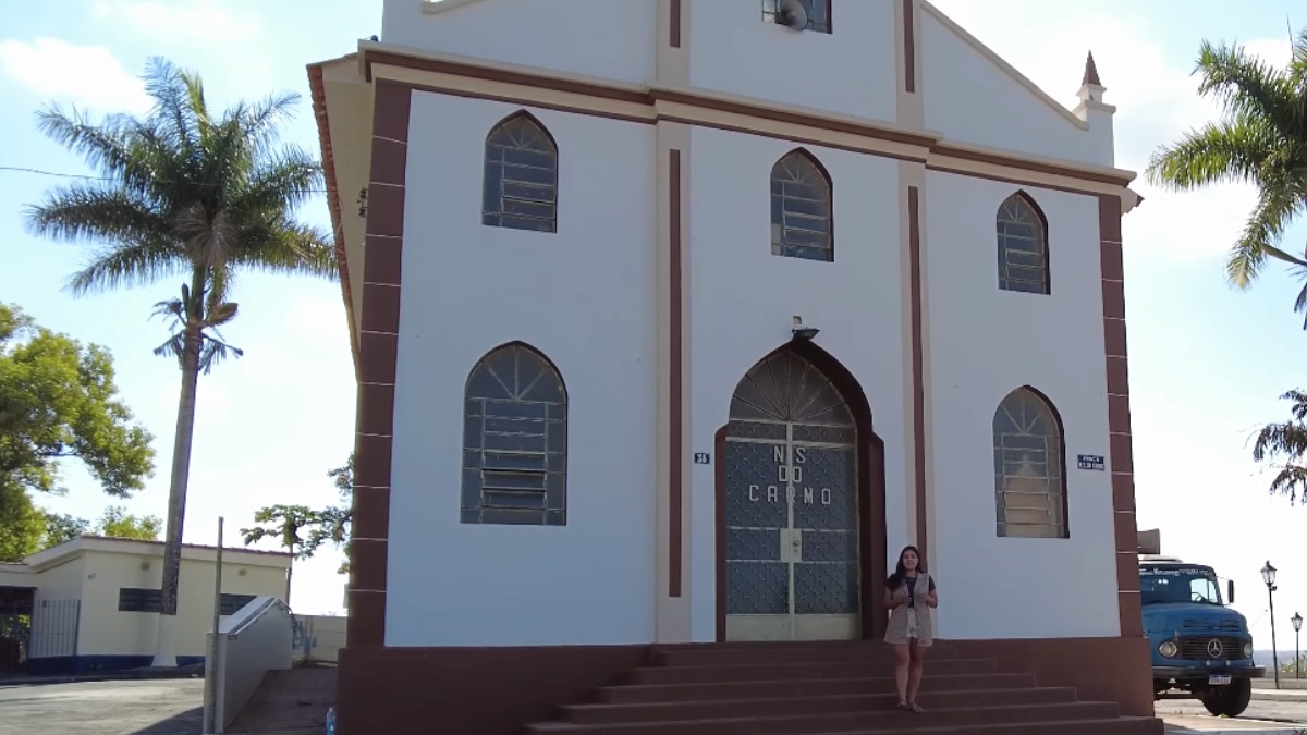 6. Ser "pequena" não significa não ter nada: a cidade tem serviços básicos e uma rotina enxuta, bem resolvida. Fotos: Reprodução/Youtube/Antes de partir viagens
