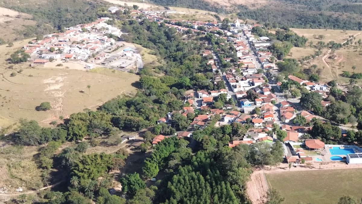 3. A cidade mostra como é viver em um lugar onde quase todo mundo se conhece, do comércio à praça.
