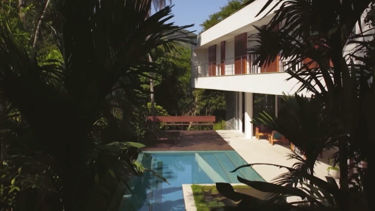 4. A residência é considerada moderna e sustentável, contando com um sistema próprio de produção de energia solar. Esse era um dos requisitos fundamentais de Sônia para a construção.