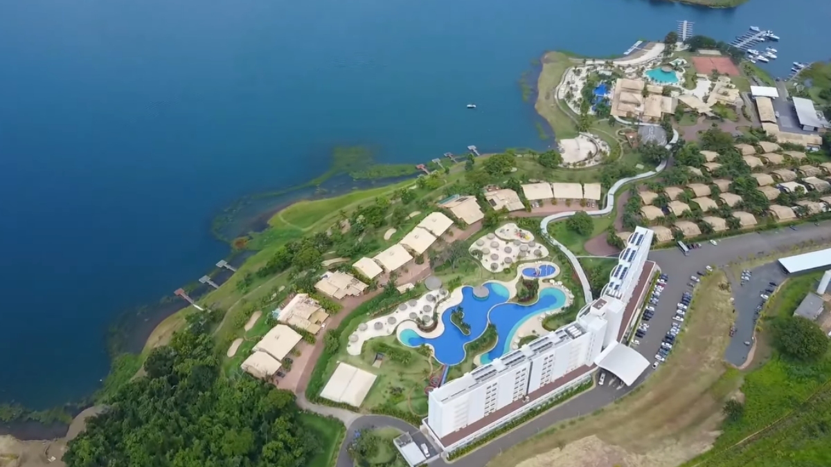 O resort Tayayá, em Ribeirão Claro, localizada na divisa entre os estados do Paraná e São Paulo, ganhou os holofotes nos últimos dias após ser citado em reportagem por ter relação com a família do ministro do Supremo Tribunal Federal (STF) Dias Toffoli.