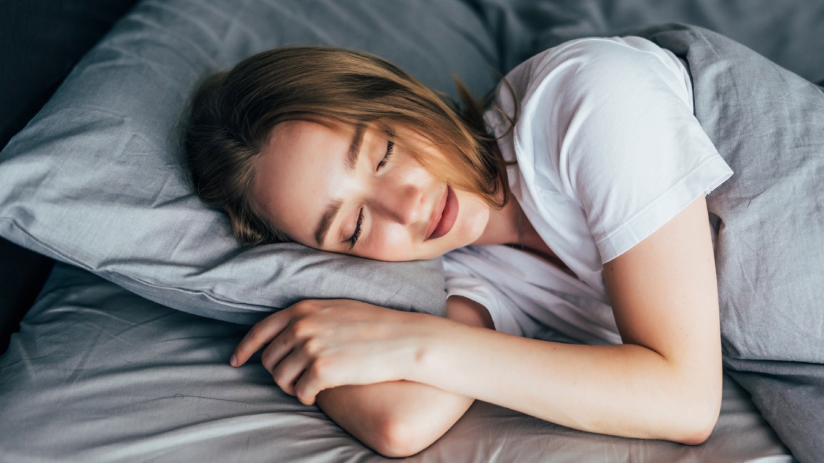 A técnica se baseia no relaxamento progressivo do corpo e no esvaziamento da mente. A ideia é reduzir, passo a passo, a tensão muscular e os estímulos mentais que impedem o início do sono.