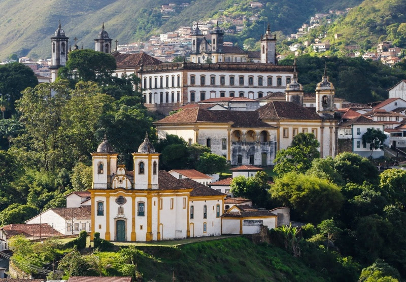 Já a Sexta-feira Santa, em abril, encontra cenário ideal em Ouro Preto e Mariana (MG).
