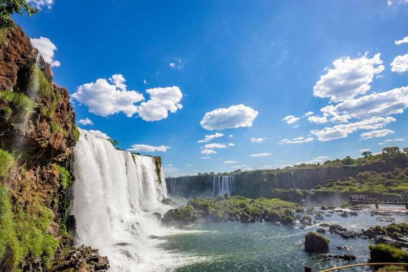 O calendário se encerra no Natal, com Foz do Iguaçu (PR) como destaque.