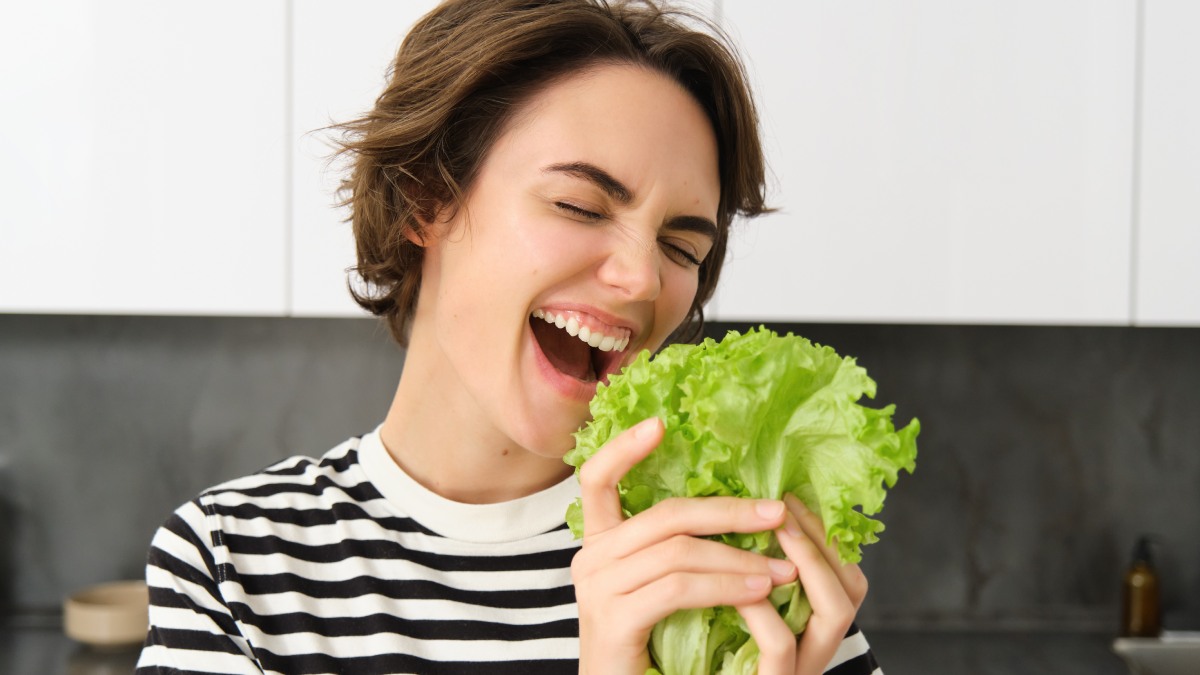 Outra pesquisa de peso veio de uma metanálise com cerca de 250 estudos, divulgada pelo JAMA Internal Medicine. O levantamento mostrou que dietas ricas em vegetais estão associadas a níveis mais baixos de pressão arterial, reduzindo o risco de hipertensão ao longo do tempo.