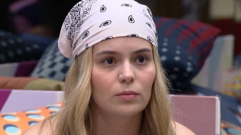 3º - Viih Tube (BBB 21): 96,69% - abrindo o pódio, Viih Tube foi outra que não foi aprovada pelos votantes, a sister demorou para ser votada pela 1ª vez e fazia o papel de "amiga" de todos da casa.