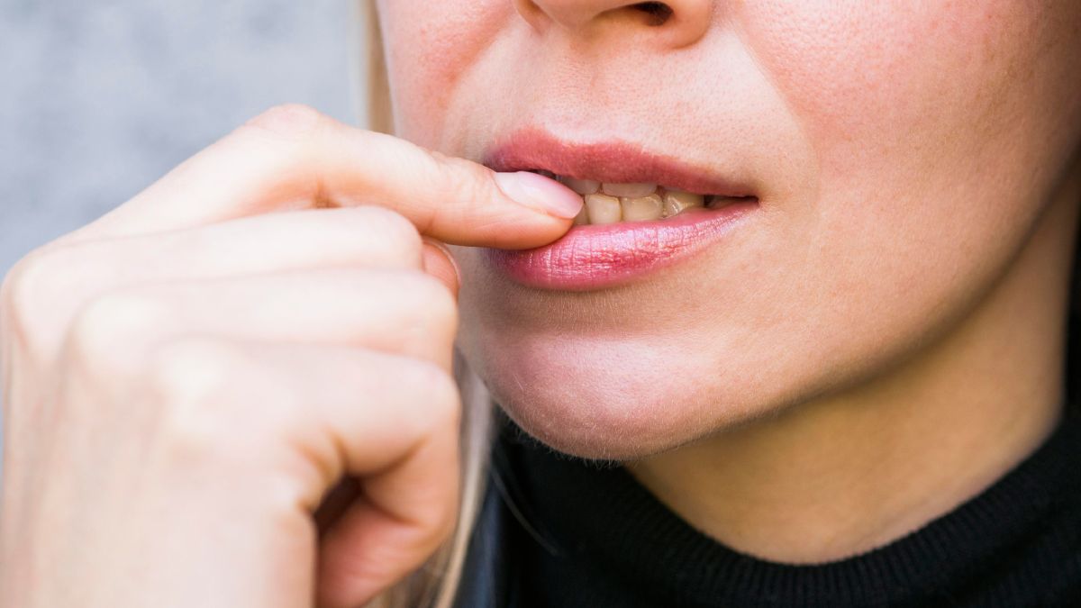Ao afetar o controle da glicemia no organismo, a diabetes interfere no fluxo salivar e na circulação sanguínea