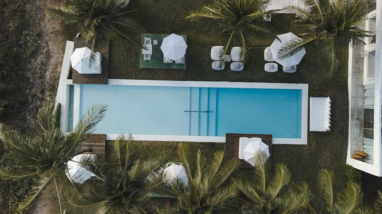 Piscina de hotel em que Patrícia Poeta se hospedou durante férias.
