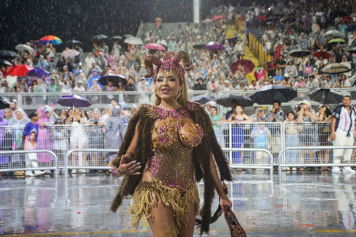 Rainha de bateria, Ana Beatriz Godoi, durante ensaio técnico no Anhembi, na zona norte da capital paulista.