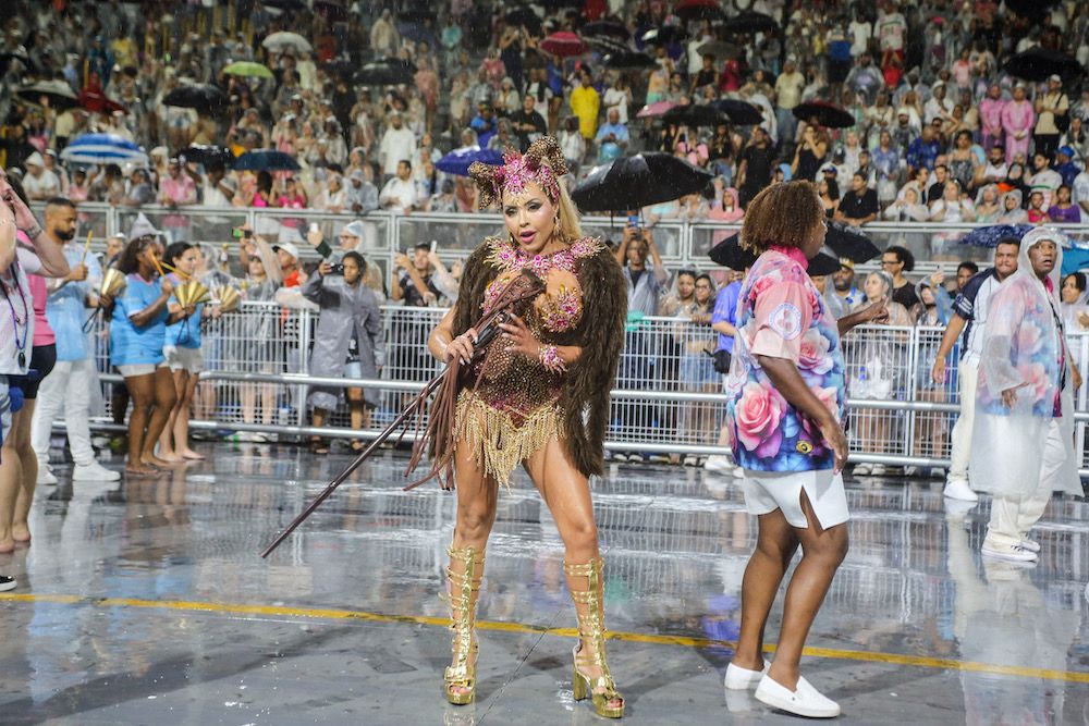 Em entrevista à Gazeta, a rainha de bateria da Sociedade Rosas de Ouro contou os detalhes da rotina, falou sobre a preparação para o Carnaval e reforçou que come de tudo. 