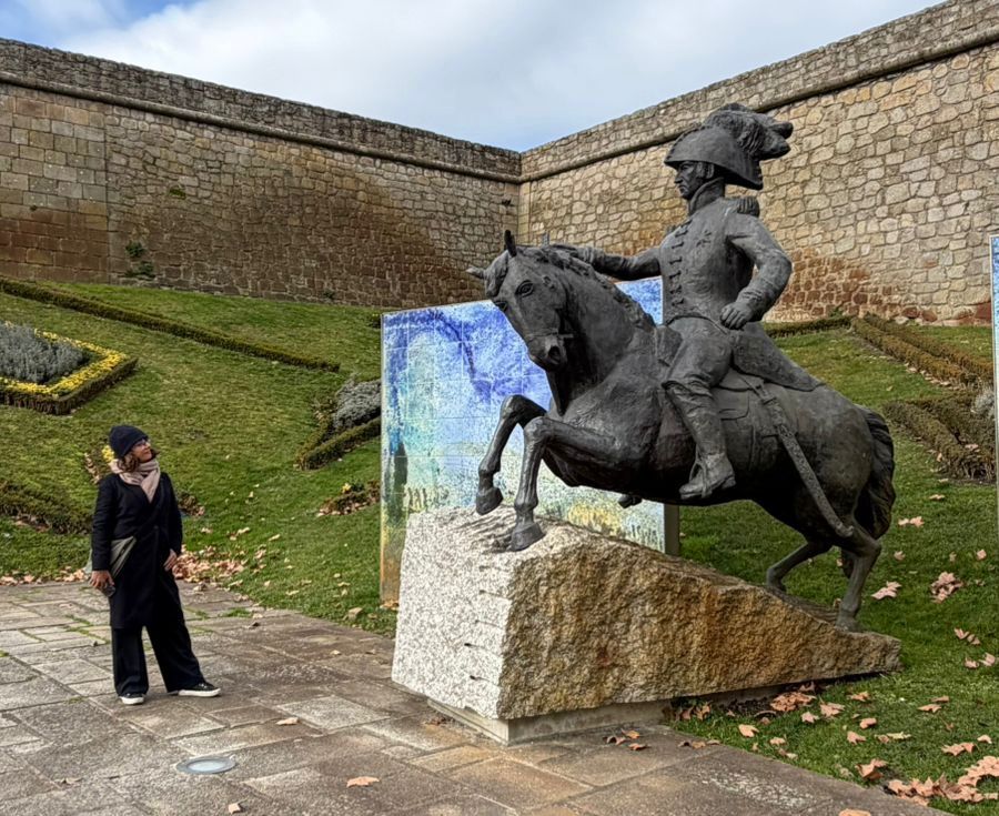 Em meio a paisagens naturais, centros históricos e pequenas vilas, a viagem tem assumido um caráter íntimo e reflexivo.