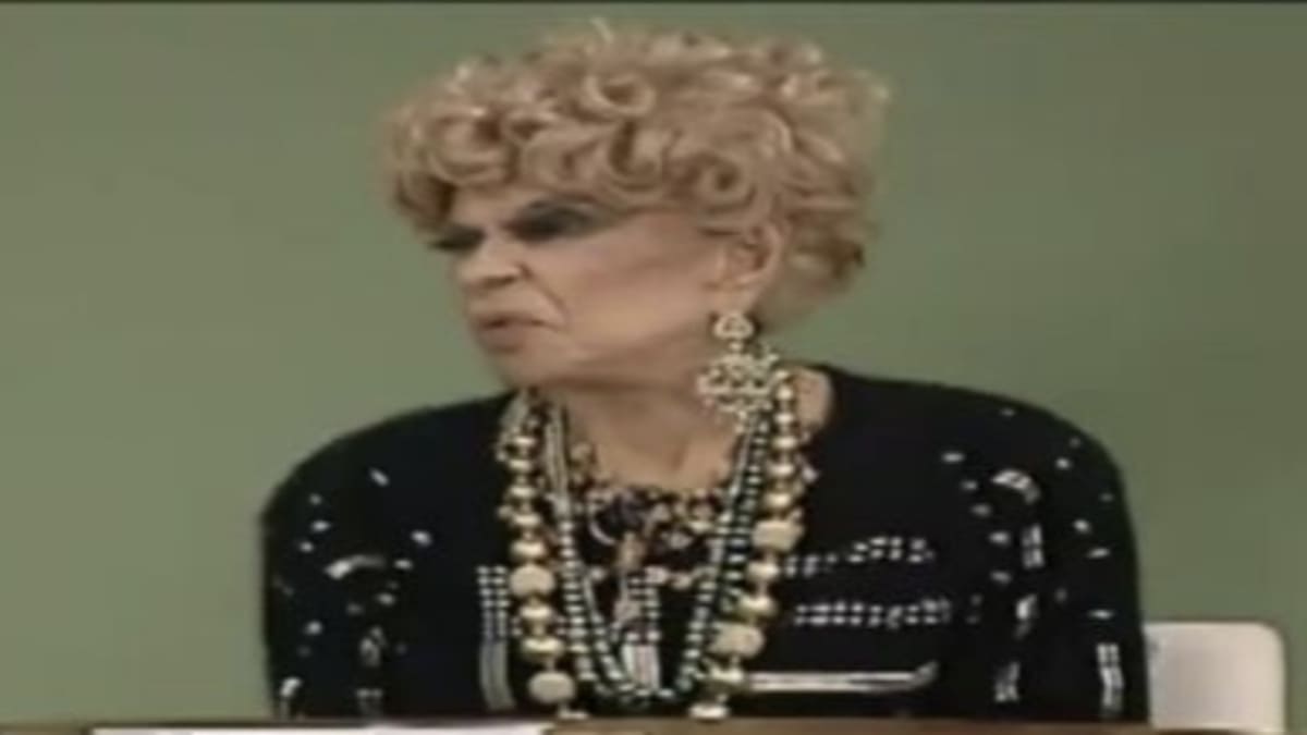A comediante em registro clássico da televisão brasileira Reprodução/YouTube Imagem