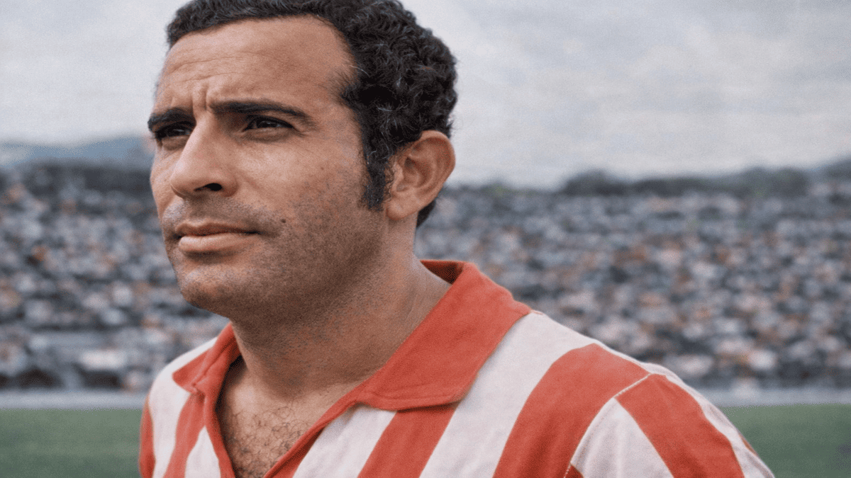 O feito foi realizado em cima do lendário goleiro soviético Lev Yashin - Reprodução/YouTube