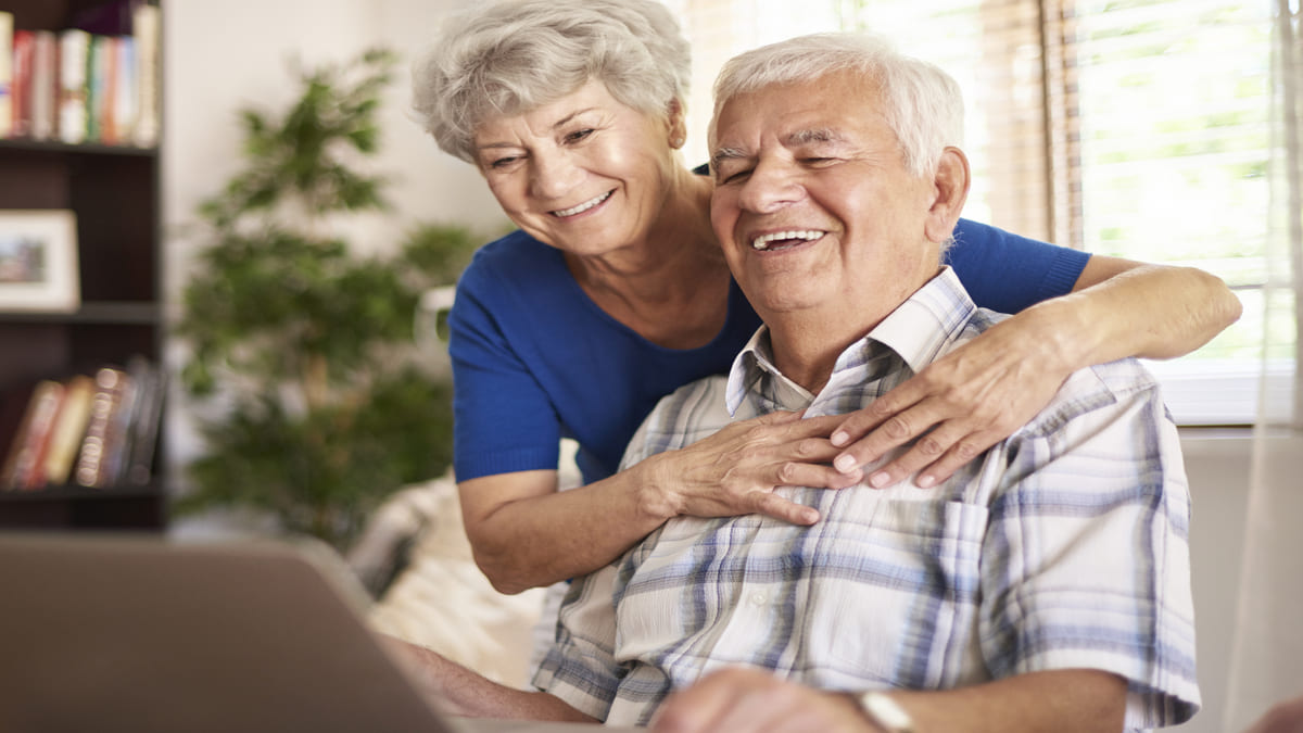 Atendimento prioritário é garantido por lei para pessoas com 60 anos ou mais - Freepik