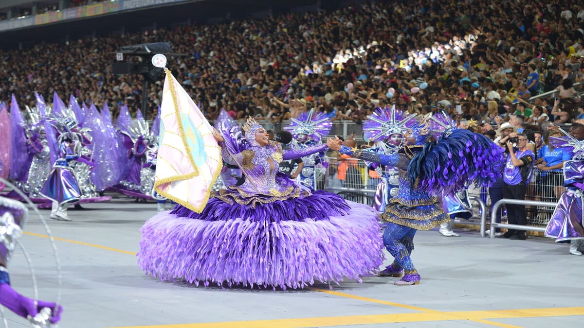 Rosas de Ouro encantou com flores gigantes e um desfile marcado por harmonia impecável - Felipe Araújo/Liga SP