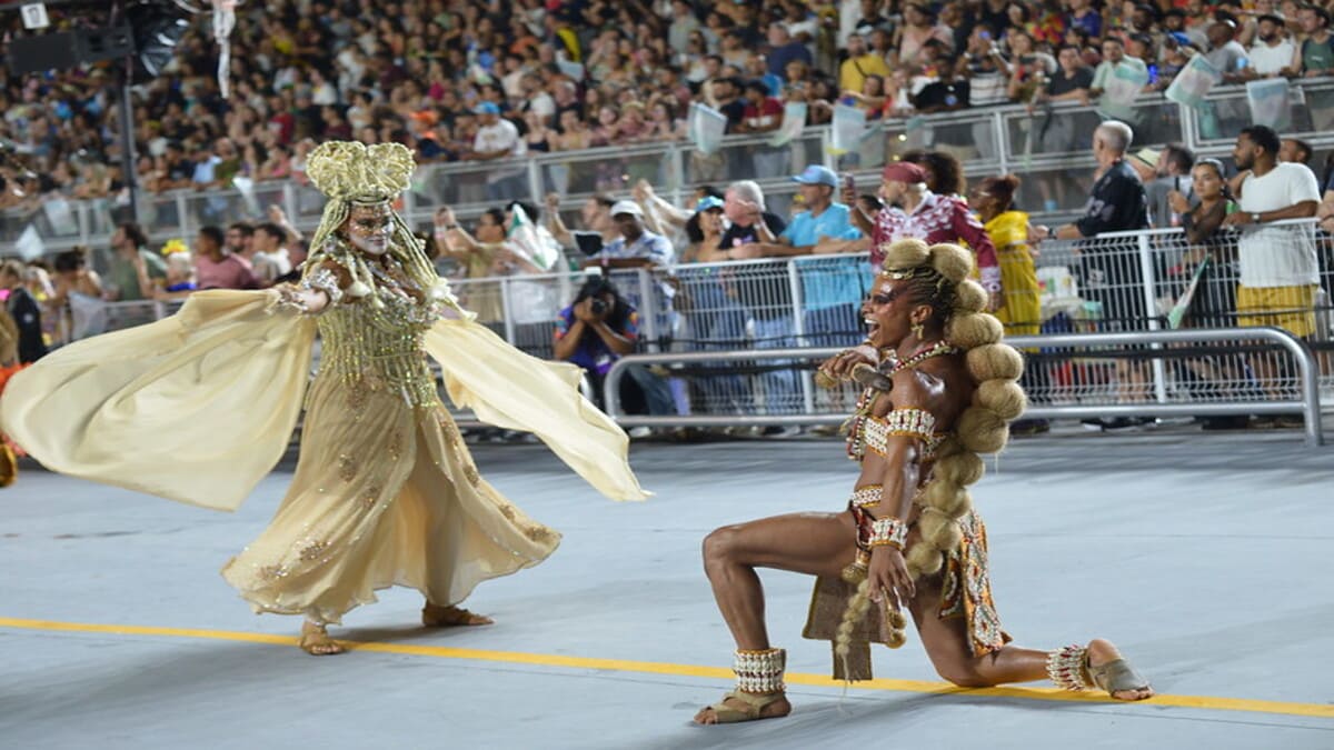 Mocidade Unida da Mooca abriu o desfile com coreografias vibrantes e homenagem às tradições paulistanas - Felipe Araújo/Liga SP