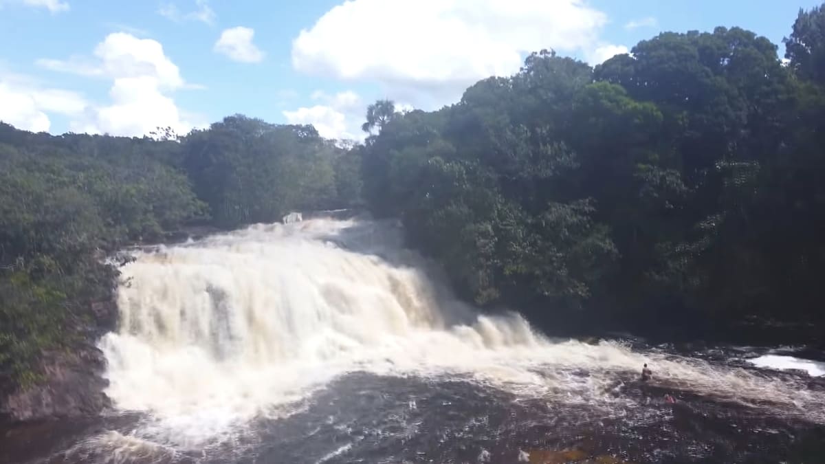 Paisagens naturais cercadas pela floresta amazônica encantam visitantes - reprodução/YouTube