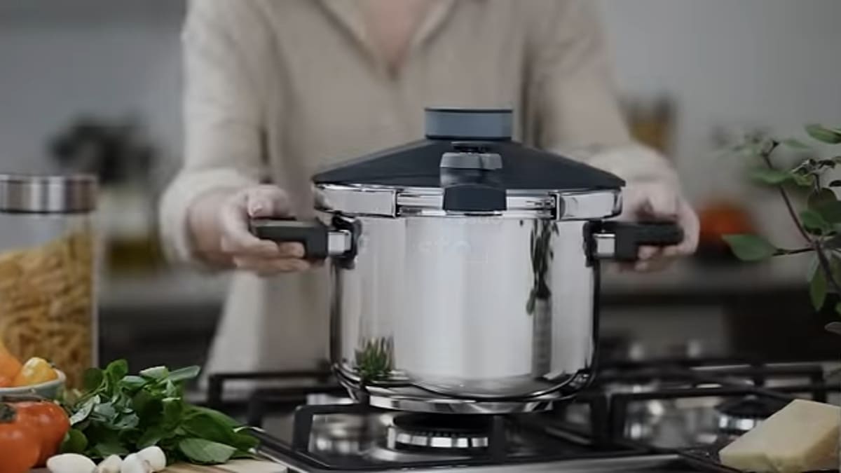 Seguir as orientações do fabricante é fundamental para manter a segurança durante o preparo dos alimentos - Reprodução/YouTube