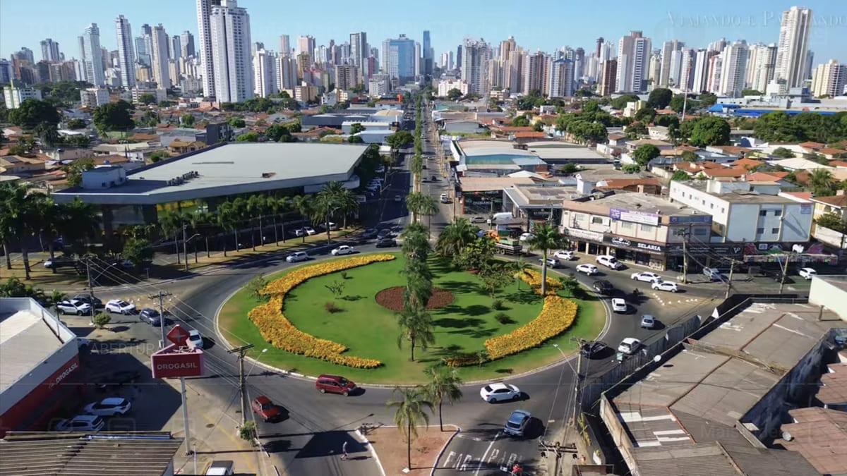Avenidas arborizadas se tornaram marca registrada da cidade Reprodução/YouTube