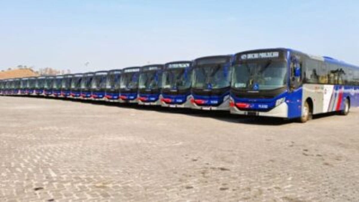 Ônibus da EMTU em operação durante percurso entre o litoral e o interior paulista reprodução/YouTube
