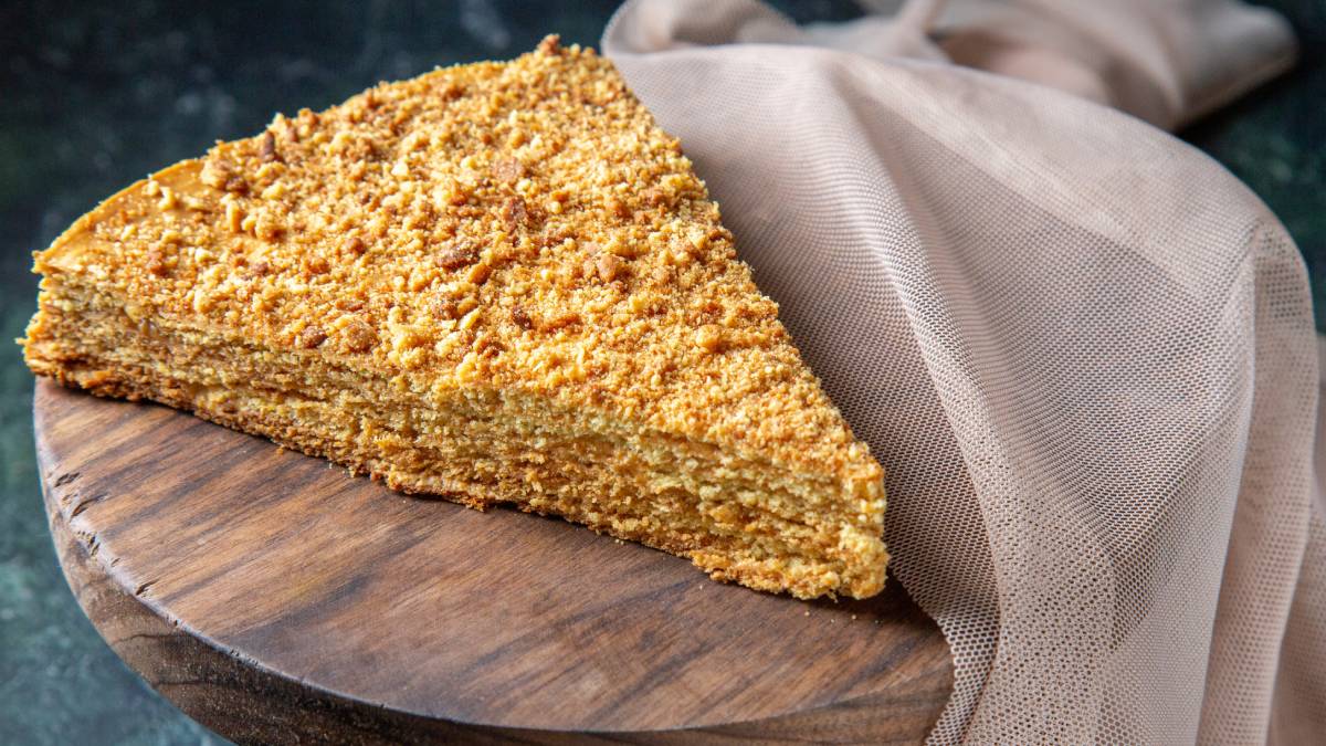 Poucos ingredientes, muito sabor: a torta de paçoca prova que simplicidade também pode ser surpreendente. Foto: Freepik