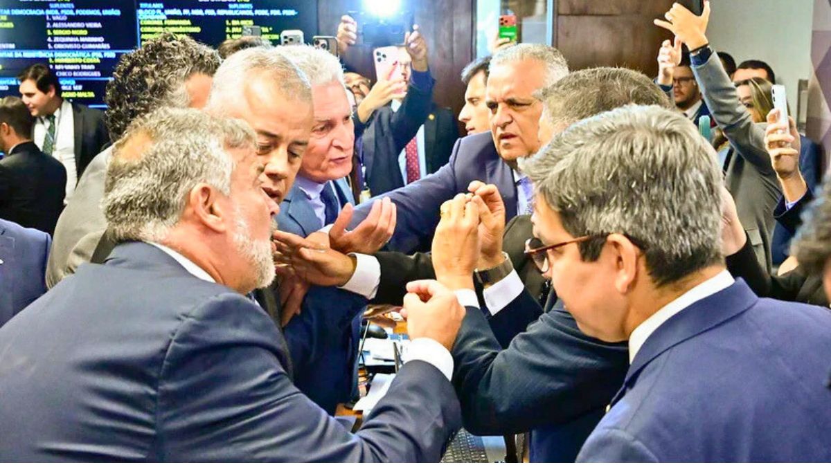Confusão generalizada marcou a sessão da CPMI do INSS desta quinta-feira 26. Foto: Geraldo Magela/Agência Senado