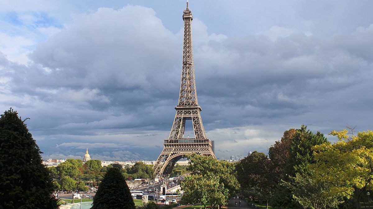 Inaugurada em 1889, a Torre Eiffel em Paris está entre os monumentos mais visitados e admirados do planeta (Foto: Rijin S/Wikimedia Commons)