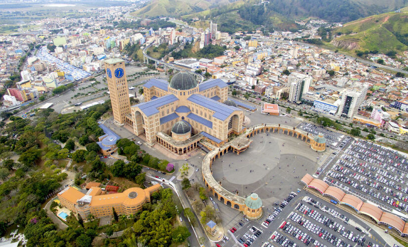 De arquitetura neorromânica, a Basílica foi projetada pelo arquiteto Benedito Calixto de Jesus Neto/ Luciano Netto/Folhapress