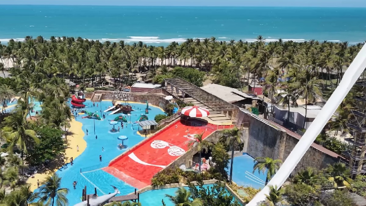 Considerado o melhor parque aquático da América Latina, o Beach Park é hoje um dos símbolos máximos do turismo brasileiro.