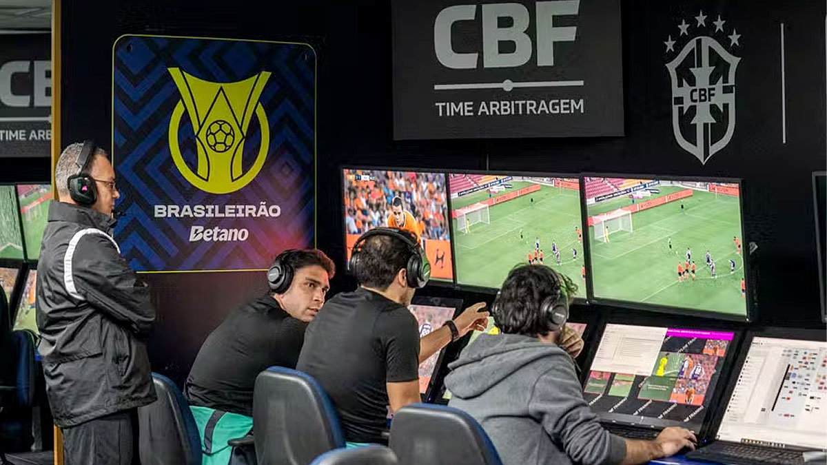 A primeira vez do uso não ocorreu em uma Copa do Mundo ou em uma grande liga europeia, mas sim em uma partida da terceira divisão dos Estados Unidos - (Fabio Souza/CBF)