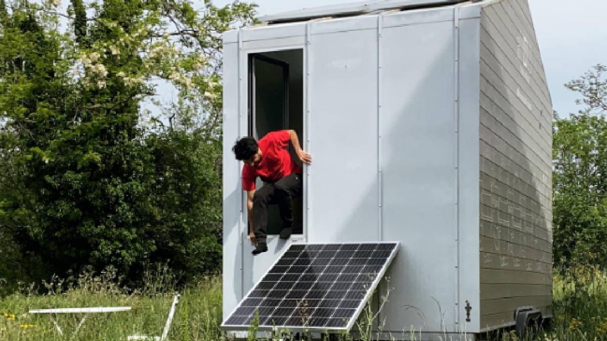 Leonardo di Chiara criou uma das menores "tiny houses" da Itália, desenhada com o conceito de módulos que se movem para transformar o ambiente (cozinha, quarto, sala) em apenas 9 metros quadrados (Foto: leonardo.di.chiara/Reprodução Instagram)